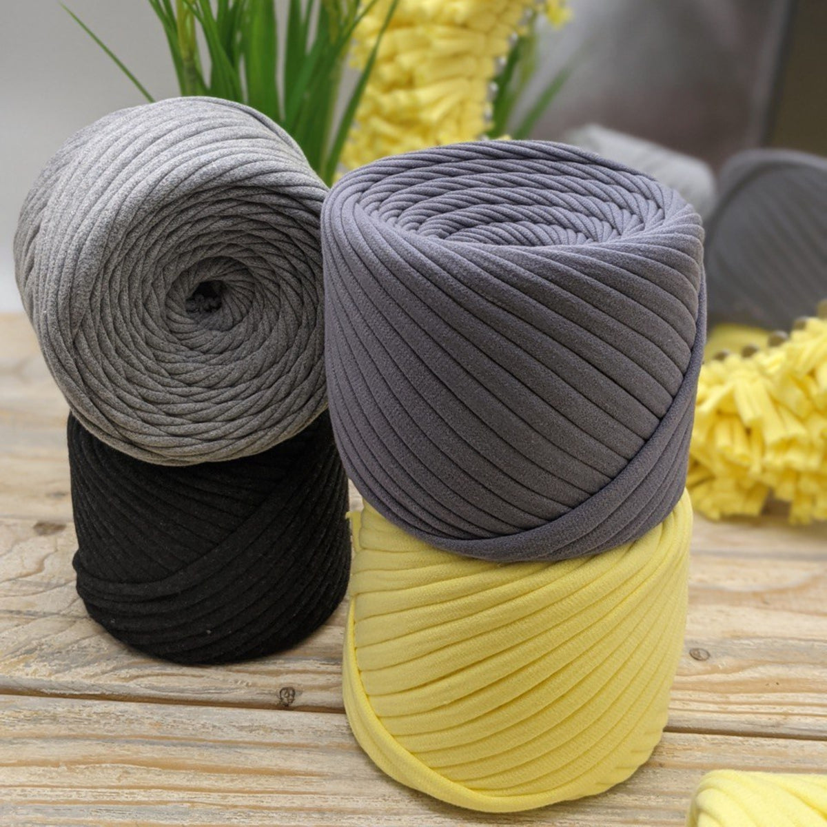 T-shirt yarn, Medium 7-9 mm, Nightfall