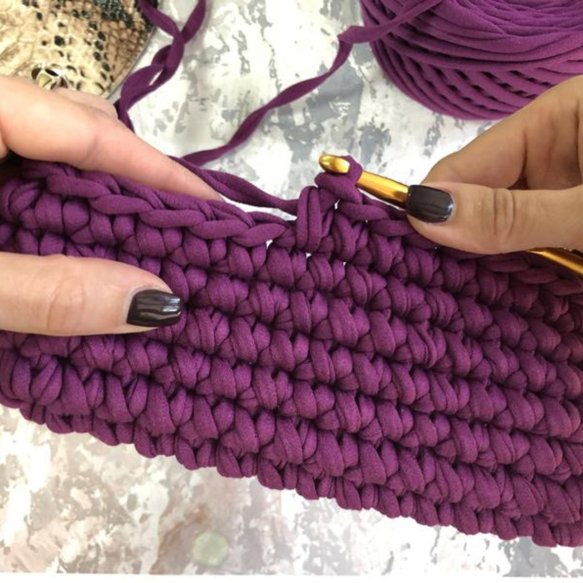 T-shirt yarn, Medium 7-9 mm, Plum Pie