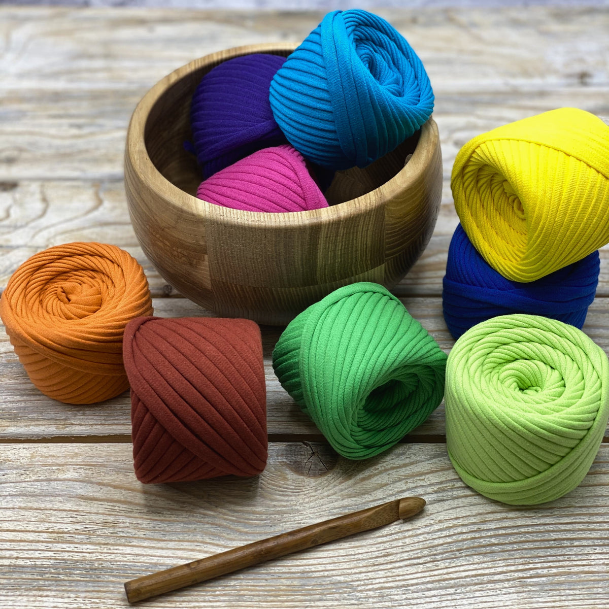 T-shirt yarn, Medium 7-9 mm, Green Apple