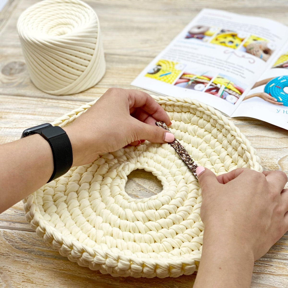 T-shirt yarn, Medium 7-9 mm, Vanilla
