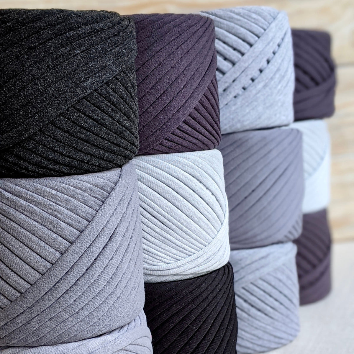 T-shirt yarn, Medium 7-9 mm, Nightfall