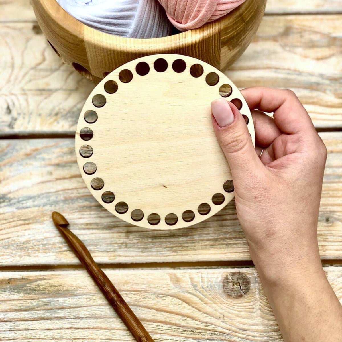 Round wooden bottom for basket in different sizes