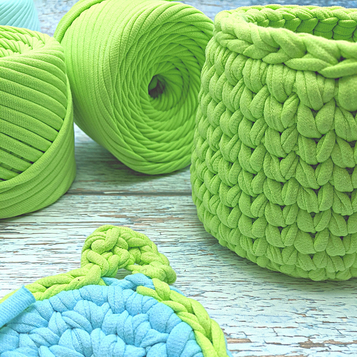 T-shirt yarn, Medium 7-9 mm, Neon