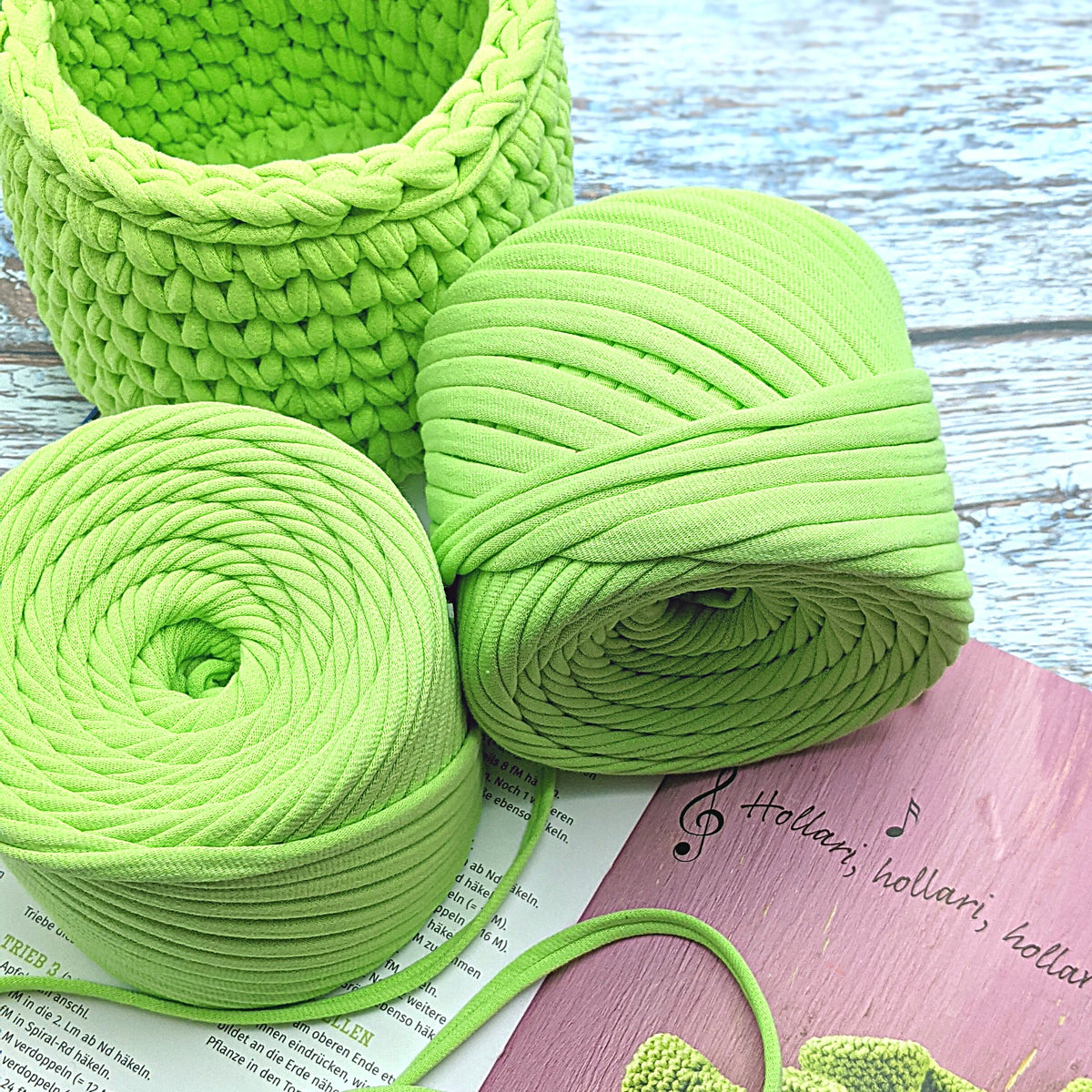 T-shirt yarn, Medium 7-9 mm, Neon