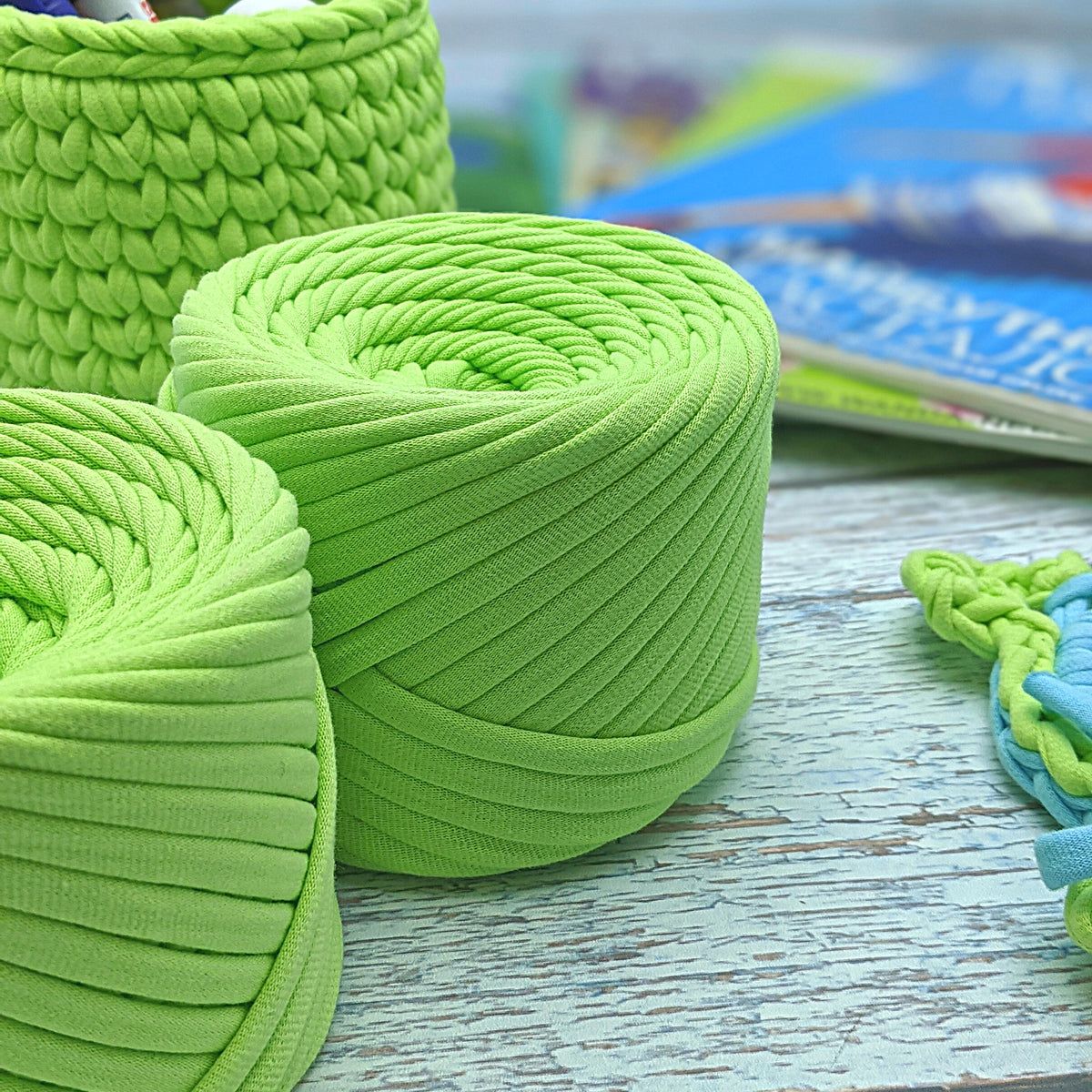 T-shirt yarn, Medium 7-9 mm, Neon