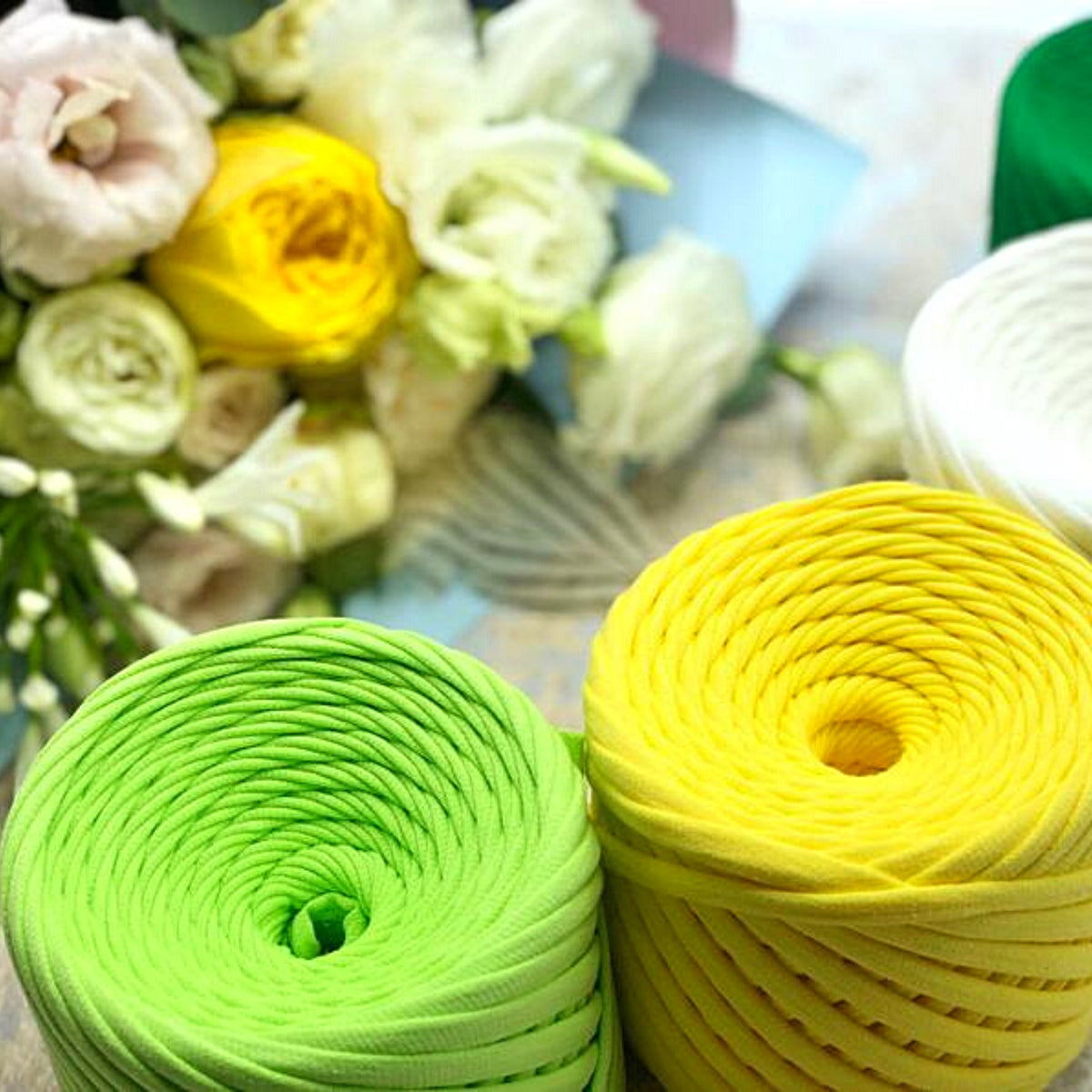T-shirt yarn, Medium 7-9 mm, Neon