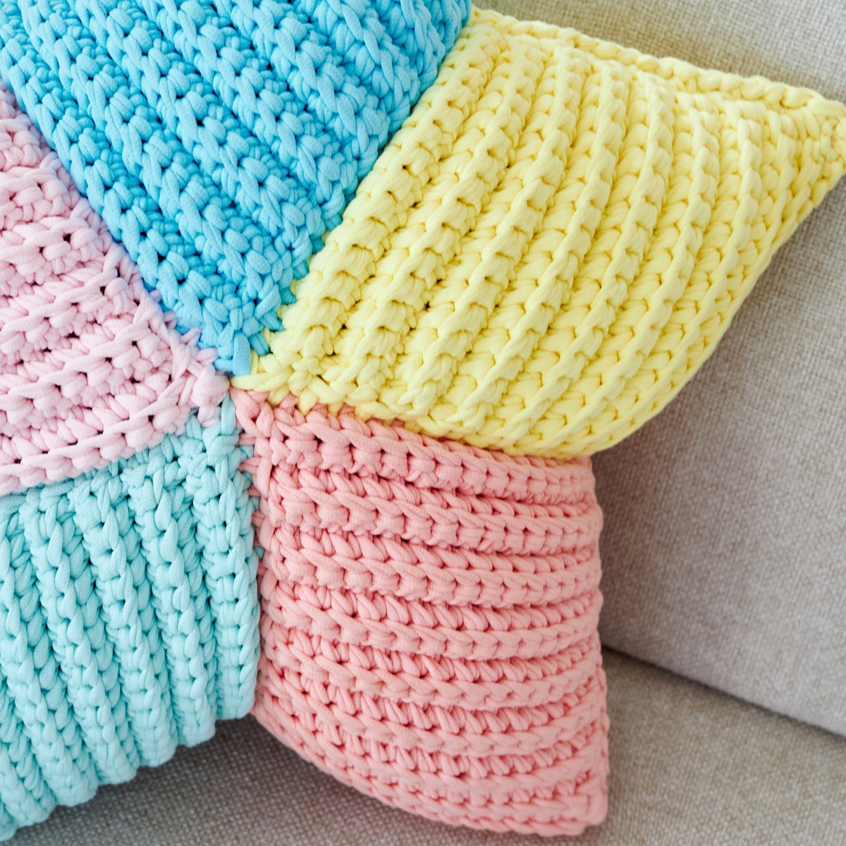 T-shirt yarn, Medium 7-9 mm, Marshmallow