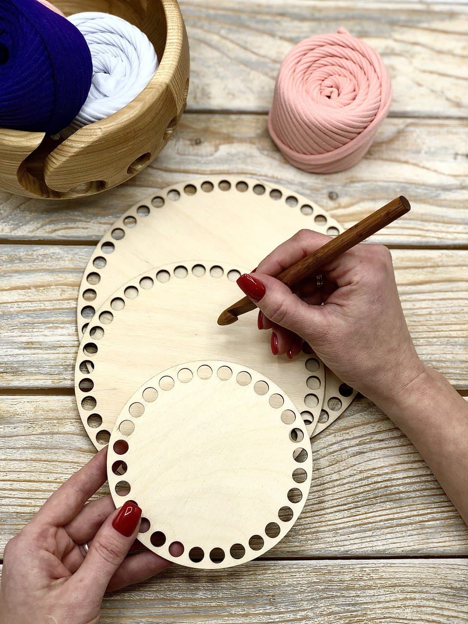 Round wooden bottom for basket in different sizes